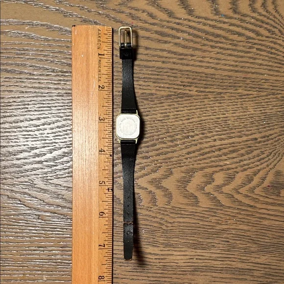 Vintage Members Only Digital Watch – WORKING – 1970s LCD Quartz – Gold Tone - Picture 5 of 14